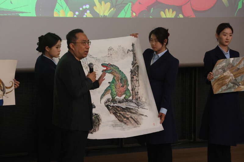 “我与名家画恐龙”公益艺术联创展览开幕