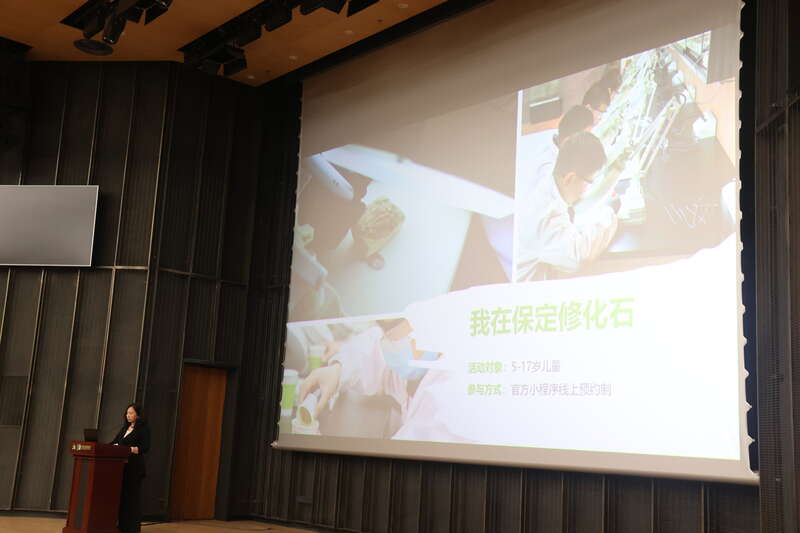 “我与名家画恐龙”公益艺术联创展览开幕