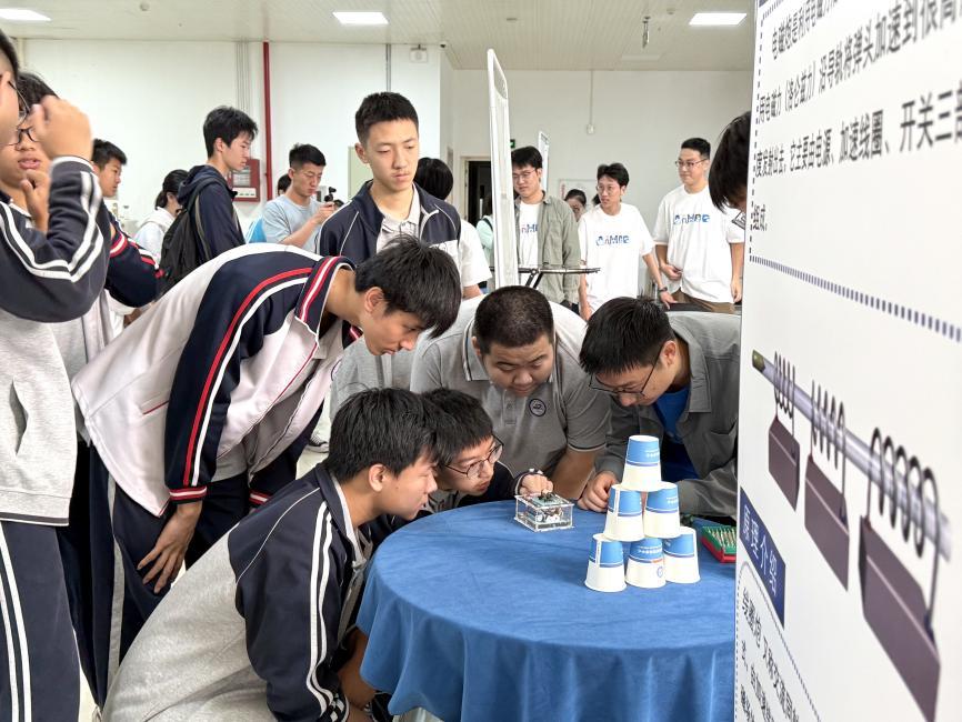 “国之重器”里的科学启蒙课 强磁场科普活动在华科大举行