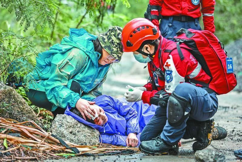 全国道德模范石欣：这是对公益救援志愿者的认可