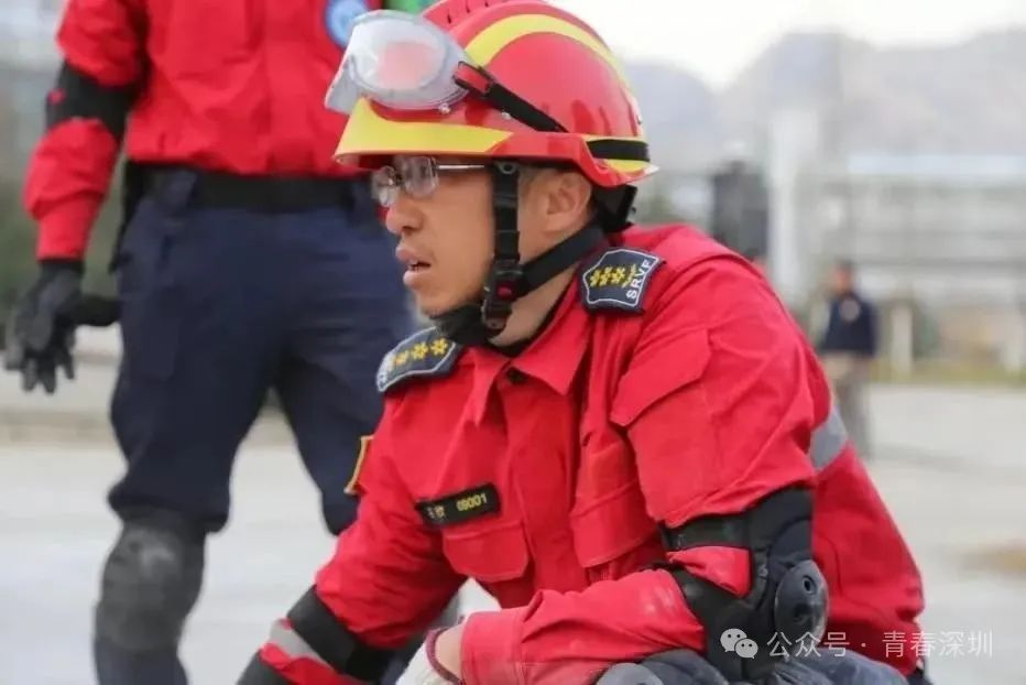 全国道德模范石欣：这是对公益救援志愿者的认可