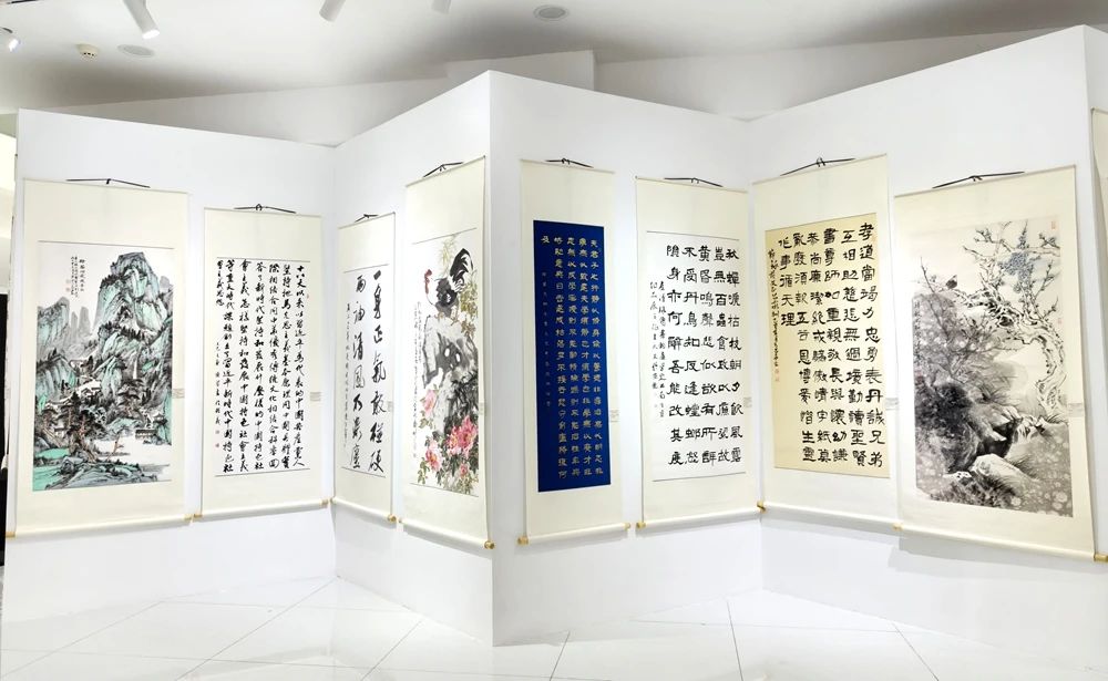 2025年“清风传书韵·廉洁黔西南”书画展开展