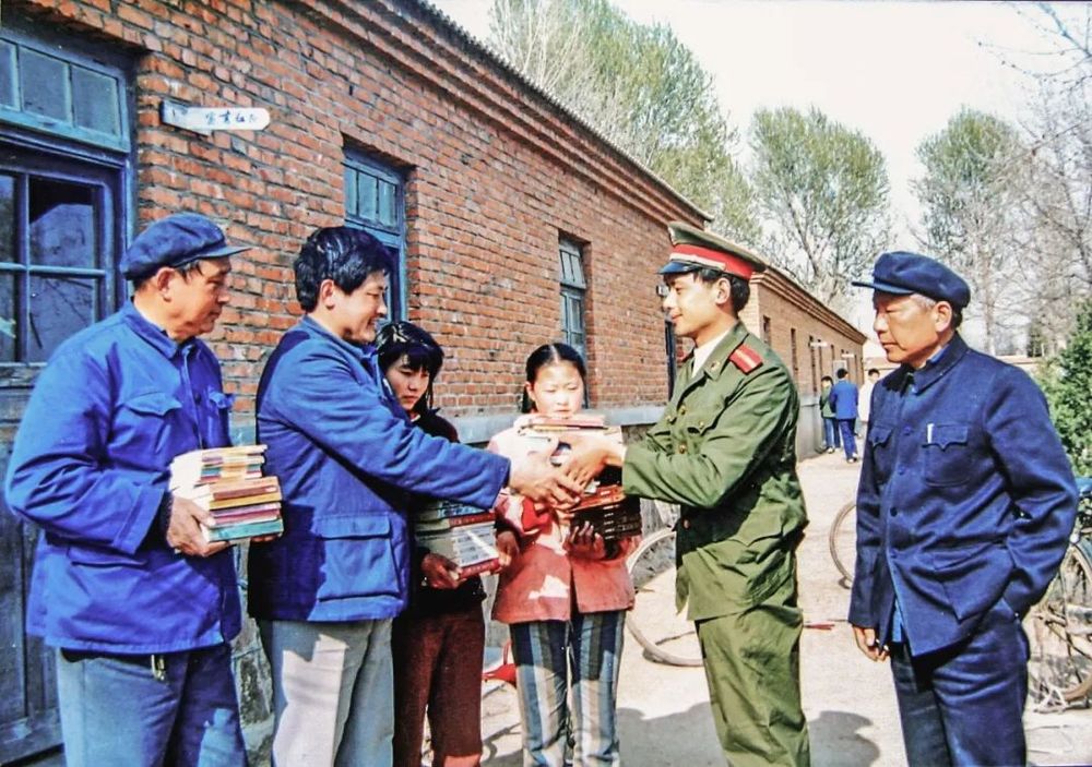 这位退役老兵41年坚持做公益，原来是这个原因……！