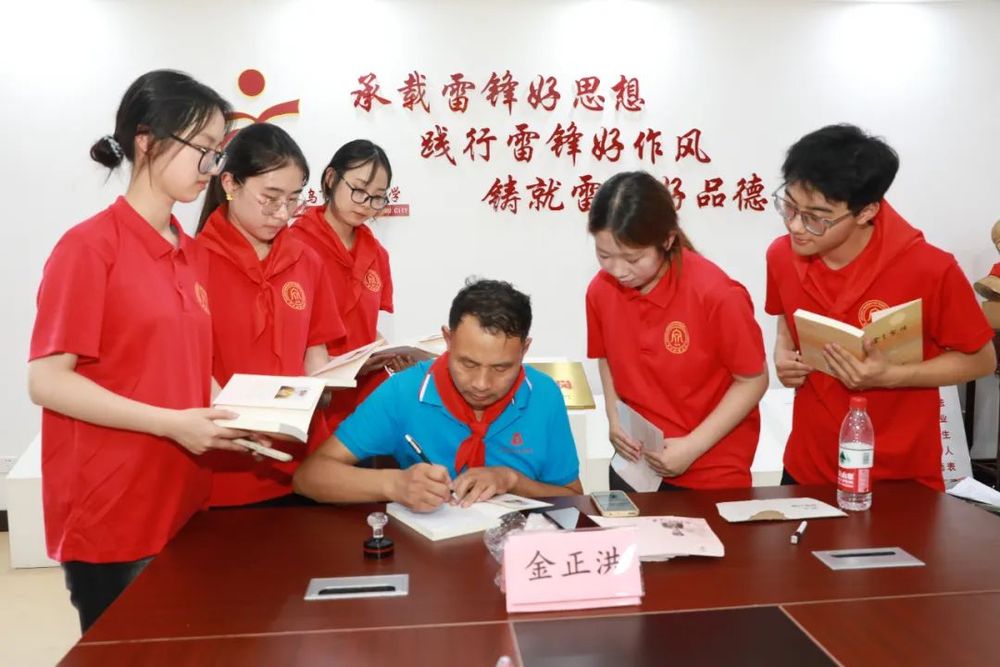 这位退役老兵41年坚持做公益，原来是这个原因……！