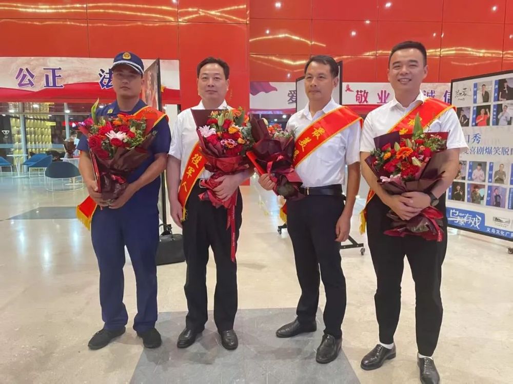 这位退役老兵41年坚持做公益，原来是这个原因……！