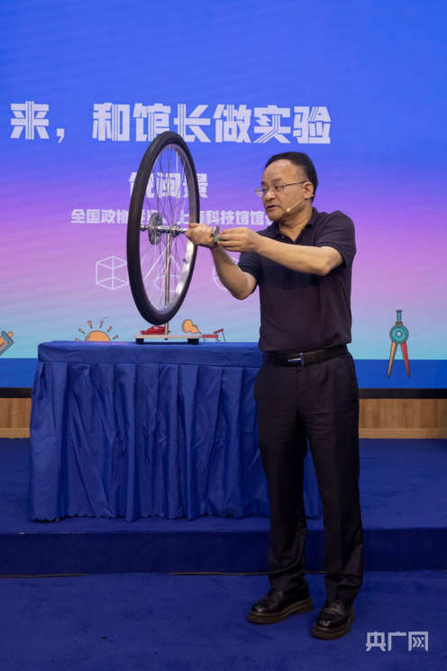 科学教育在行动，上海科技馆藏品进校园“一平米博物馆”普陀区启动