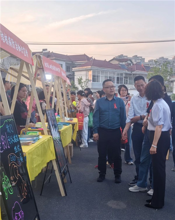 创新防艾宣传模式 筑牢社区健康防线