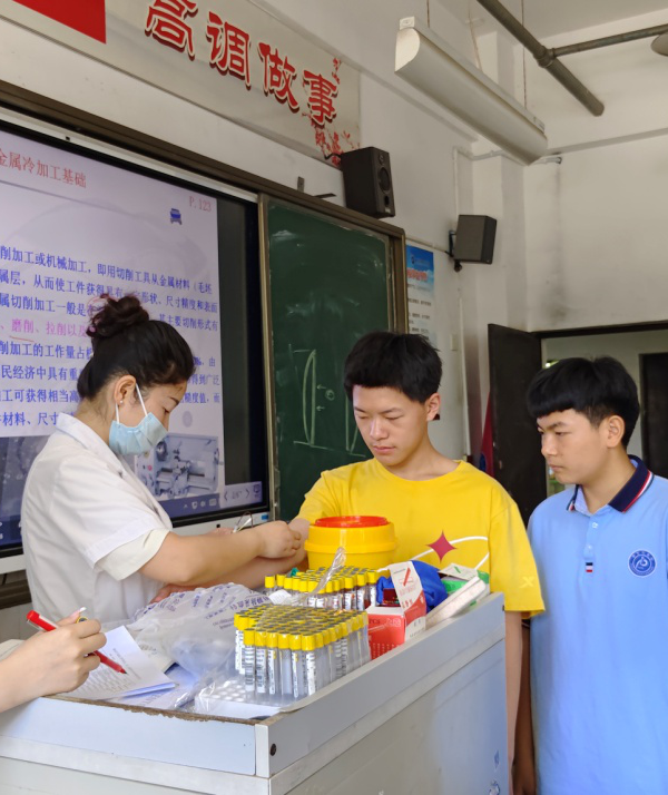 攀枝花市建校开展2025年度HIV筛查暨无偿献血公益活动