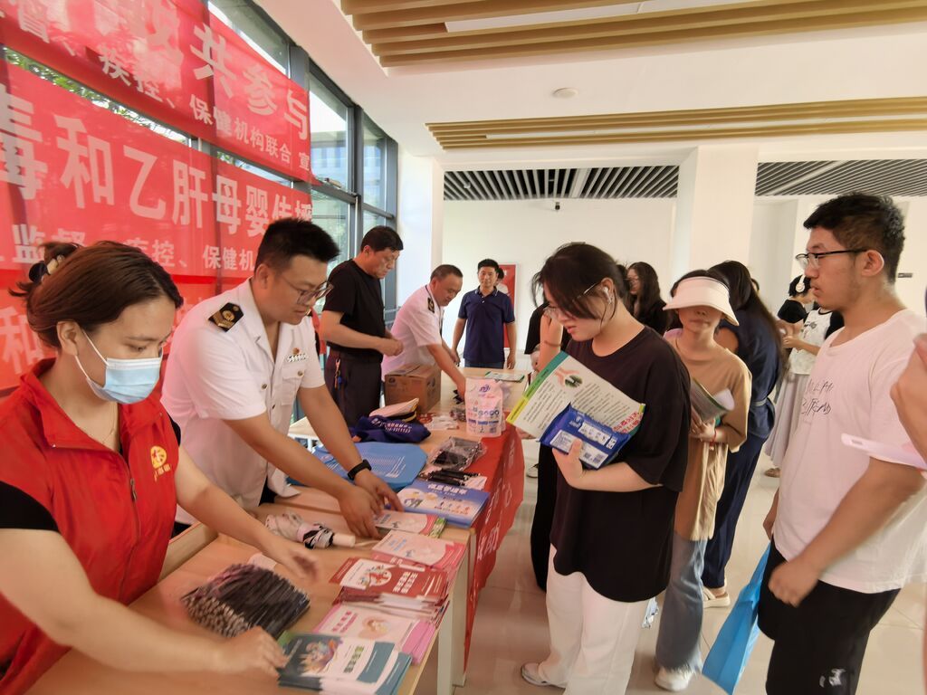 共筑防艾屏障 自贡开展高校艾滋病防治宣传活动