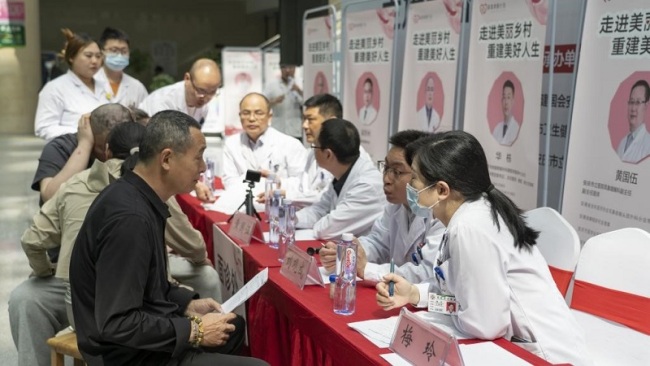 小耳朵等来了春天：“新氧美丽计划”义诊筛查在安徽安庆举办