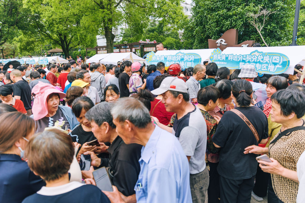 以爱为桥，共见担当： 浙江慈溪桥头镇十大志愿服务行动筑起惠民共富桥