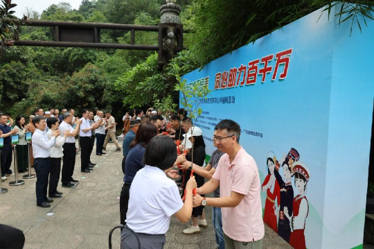 广州市民族宗教界举行“同心林”植树活动