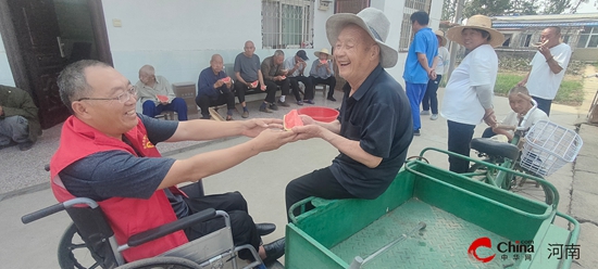 粽香传情 爱心敬老——“中国好人”赵铁锤慰问敬老院