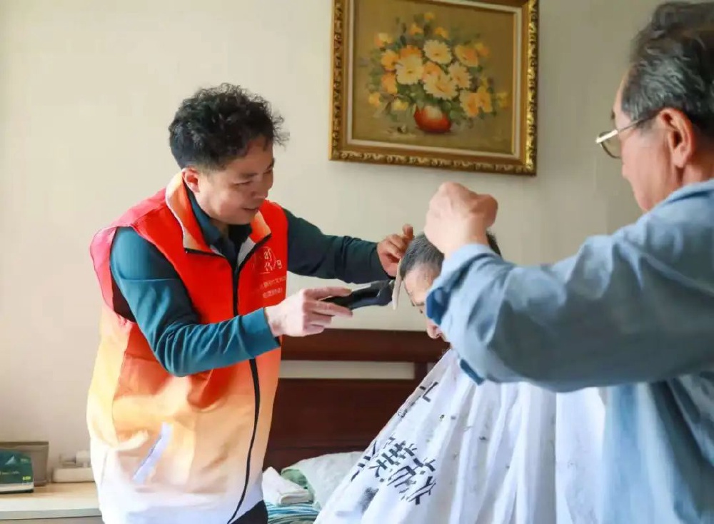 谭毓全：从大巴山走向京城的“社区匠人”——一位巫溪汉子的理发人生