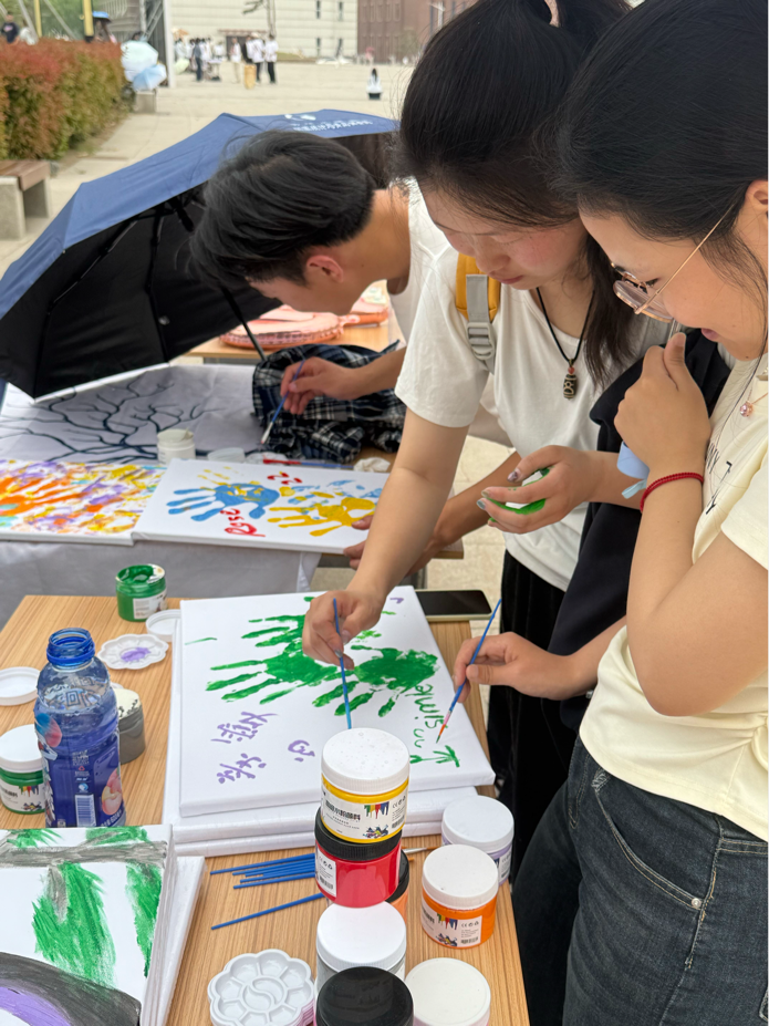 青岛城市学院“以艺术之舟，渡教育之河”公益活动圆满收官