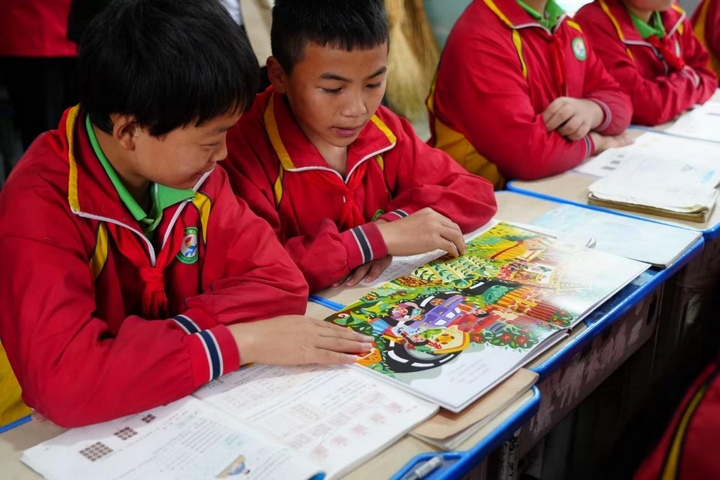 红色美育润童心!贵州民族大学绥阳公益行点燃青少年文化热情