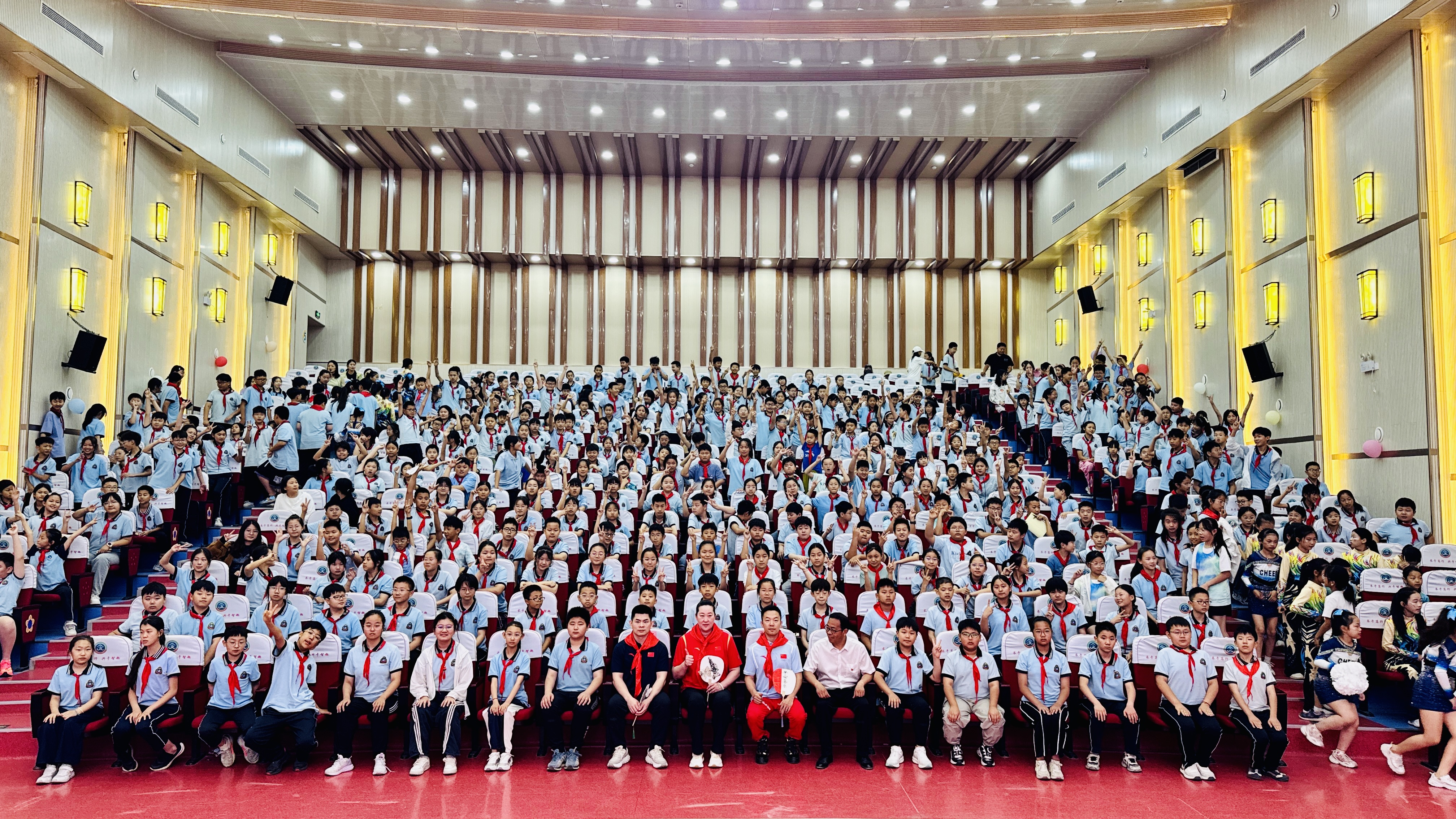奥运冠军进校园 榜样的力量引燃少年梦想