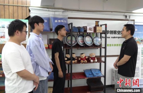 湘江畔的“青春梦工厂”：看大学生如何把创意“酿”成现实