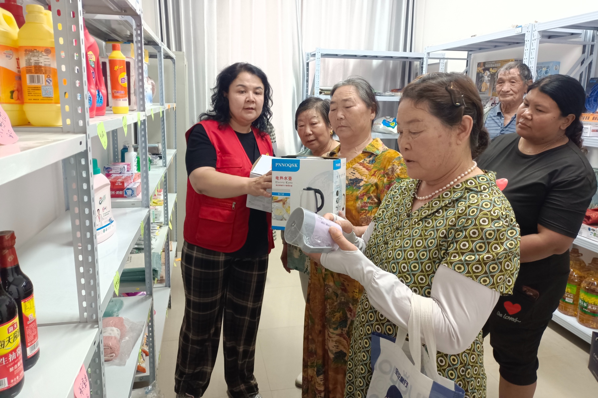 新疆尉犁县团结镇富强社区积分超市激发治理新活力
