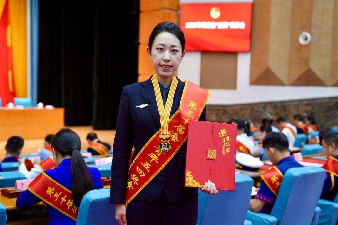 巾帼榜样李佳雯：守空防重责，扬青年风华