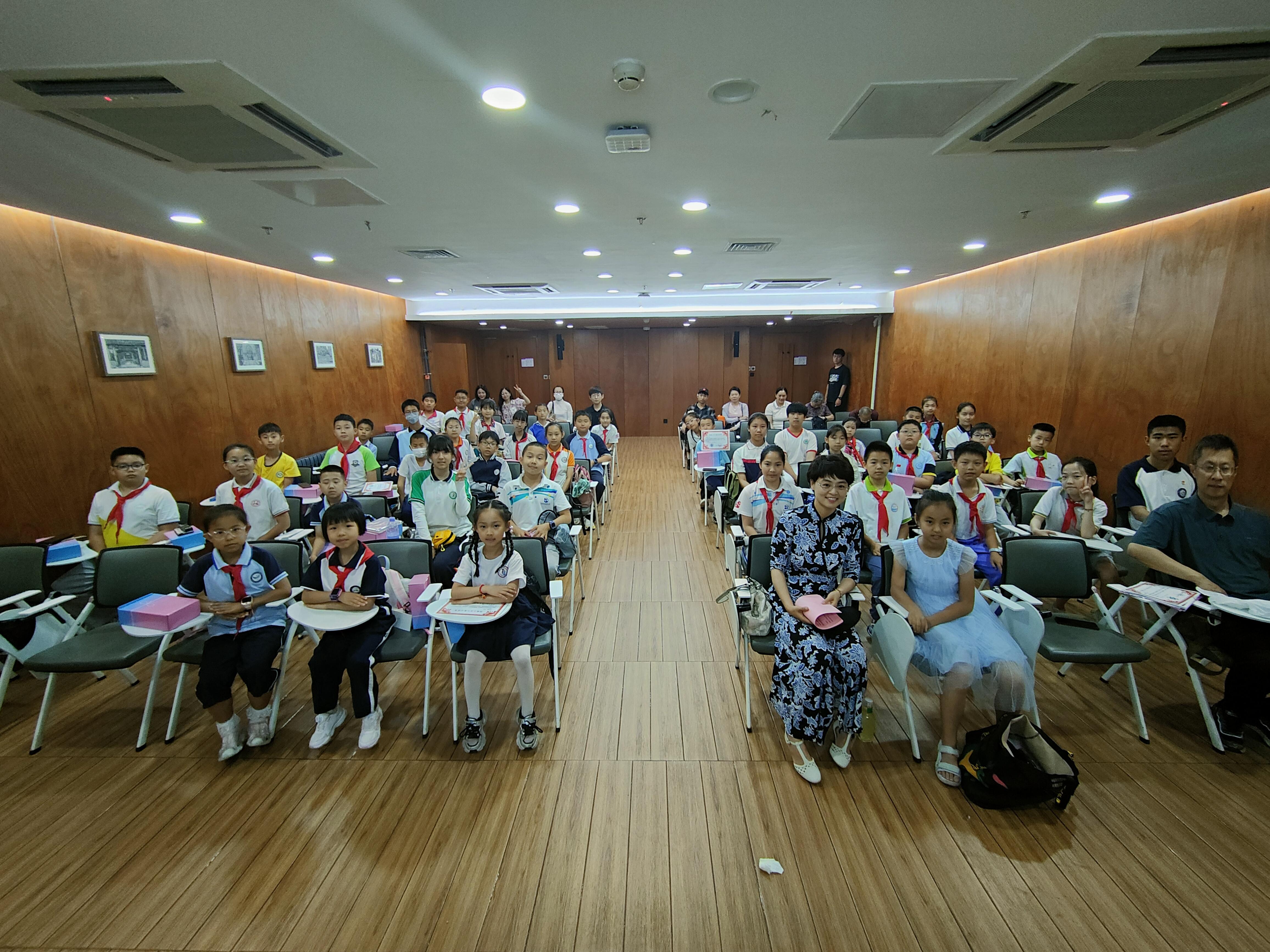 中小学“低碳小达人”到清华大学开展低碳行动交流活动