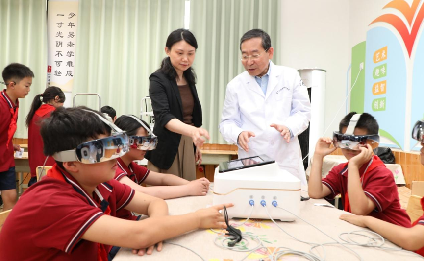 科学护眼进校园，惠民义诊暖人心：川北医学院附属医院系列公益活动圆满举行