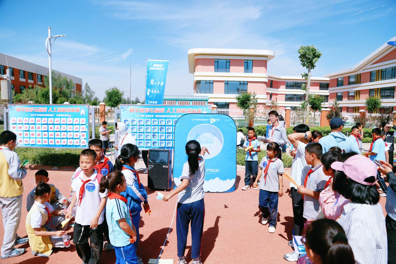 宁夏利通区青少年科技嘉年华800余名学子同场竞技展风采