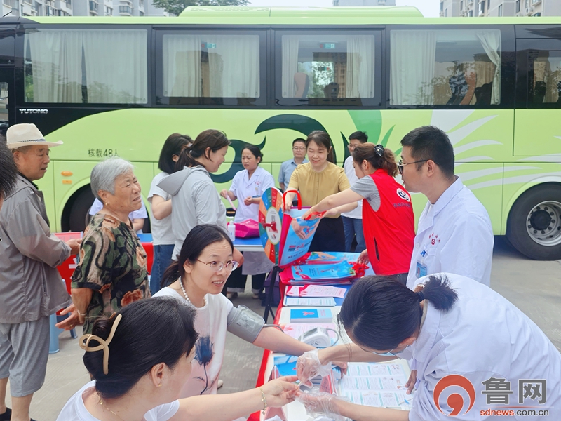 枣庄市薛城区疾控中心开展禁毒防艾宣传进社区活动