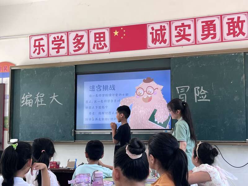 支教大学生给农村孩子打开通往科学圣殿的大门