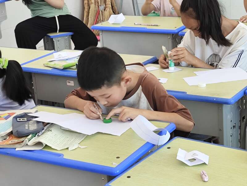 支教大学生给农村孩子打开通往科学圣殿的大门
