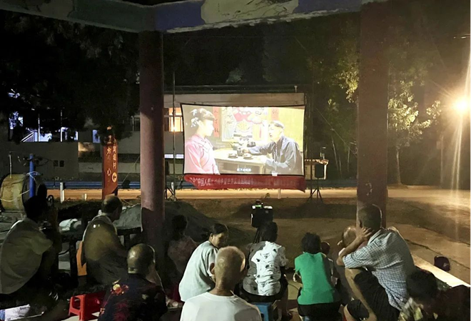 洛宁：公益电影流动放映 点亮乡村“精神星空”