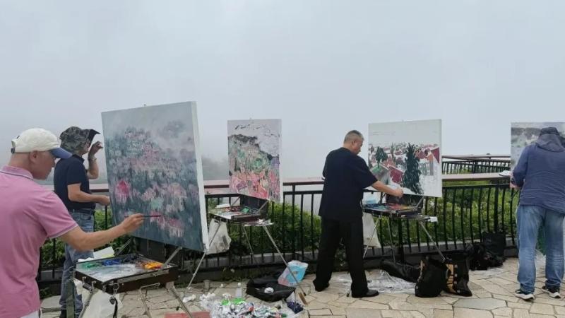 “彩墨匡庐·丹青四秩”中国油画家山水画家庐山采风创作展览举行