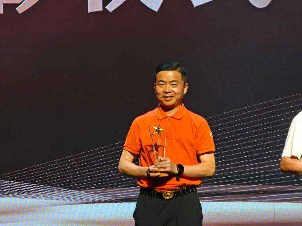 从抑郁黑暗中走出 成为别人的光！这位宁波人10年捐赠千万元