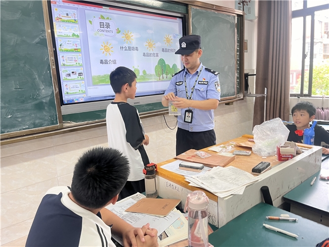 八月湖街道创新举措打造禁毒“防护网”