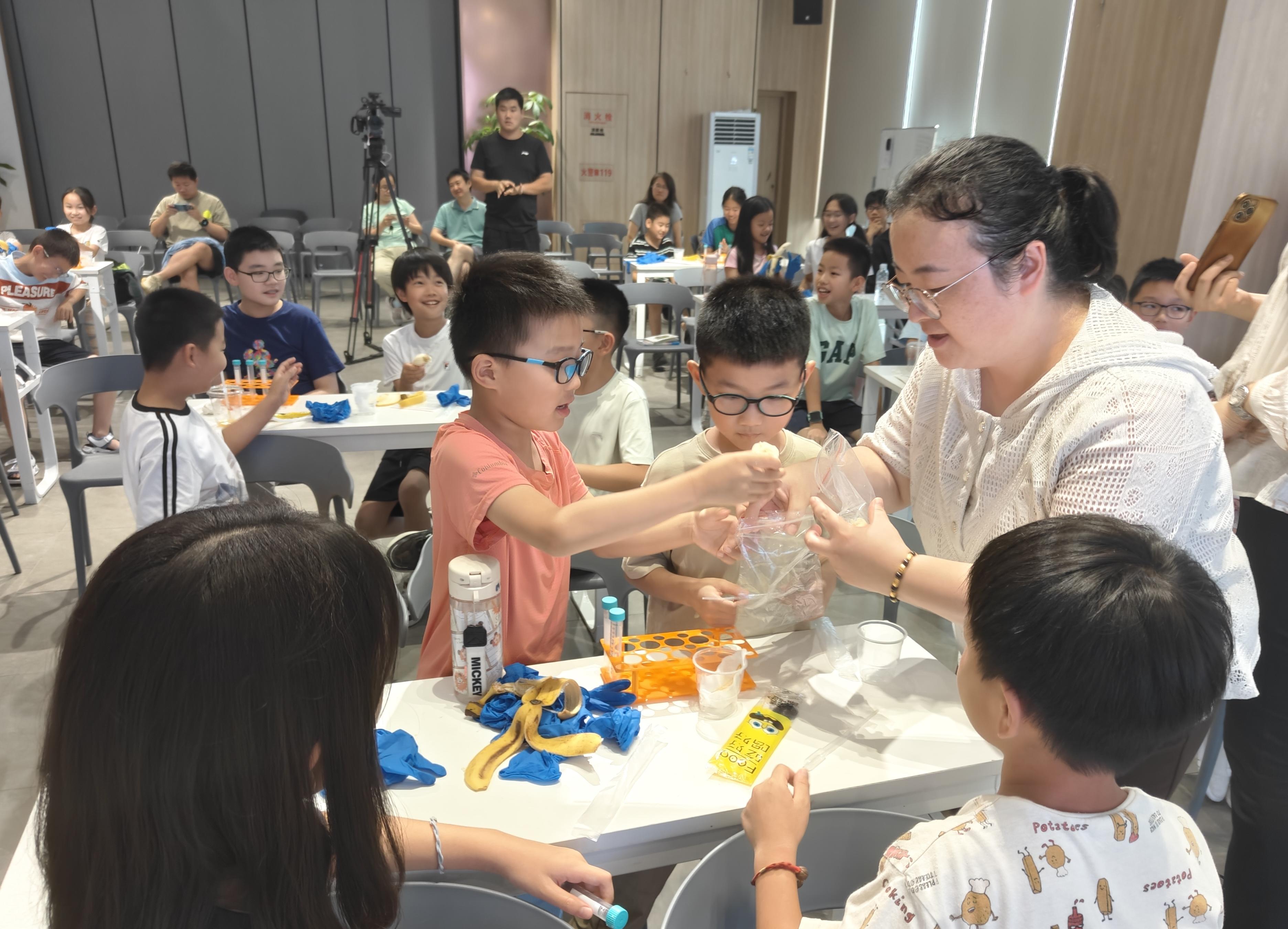 解锁生命密码 2025Mini科学训练营激发青少年创新火花