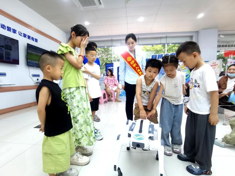 连云港灌云移动开展“移路未来星·AI智学堂”青少年AI科普公益活动