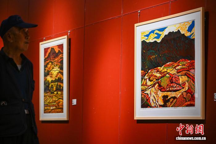云南美术馆馆藏版画展亮相昆明深烙时代印记