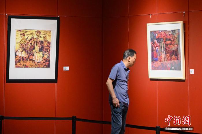 云南美术馆馆藏版画展亮相昆明深烙时代印记
