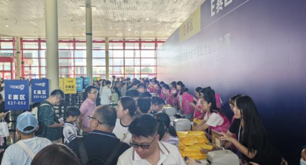 郑州旅游职业学院学子圆满完成全球发明大会中国区总决赛志愿服务活动