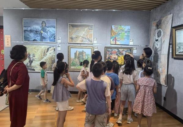 “大河新象——沿黄八地市油画展”在市文化馆开展 展览将持续至8月24日