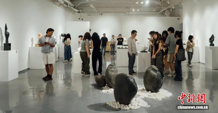 中央美院雕塑系石雕工作室优秀师生作品亮相景德镇