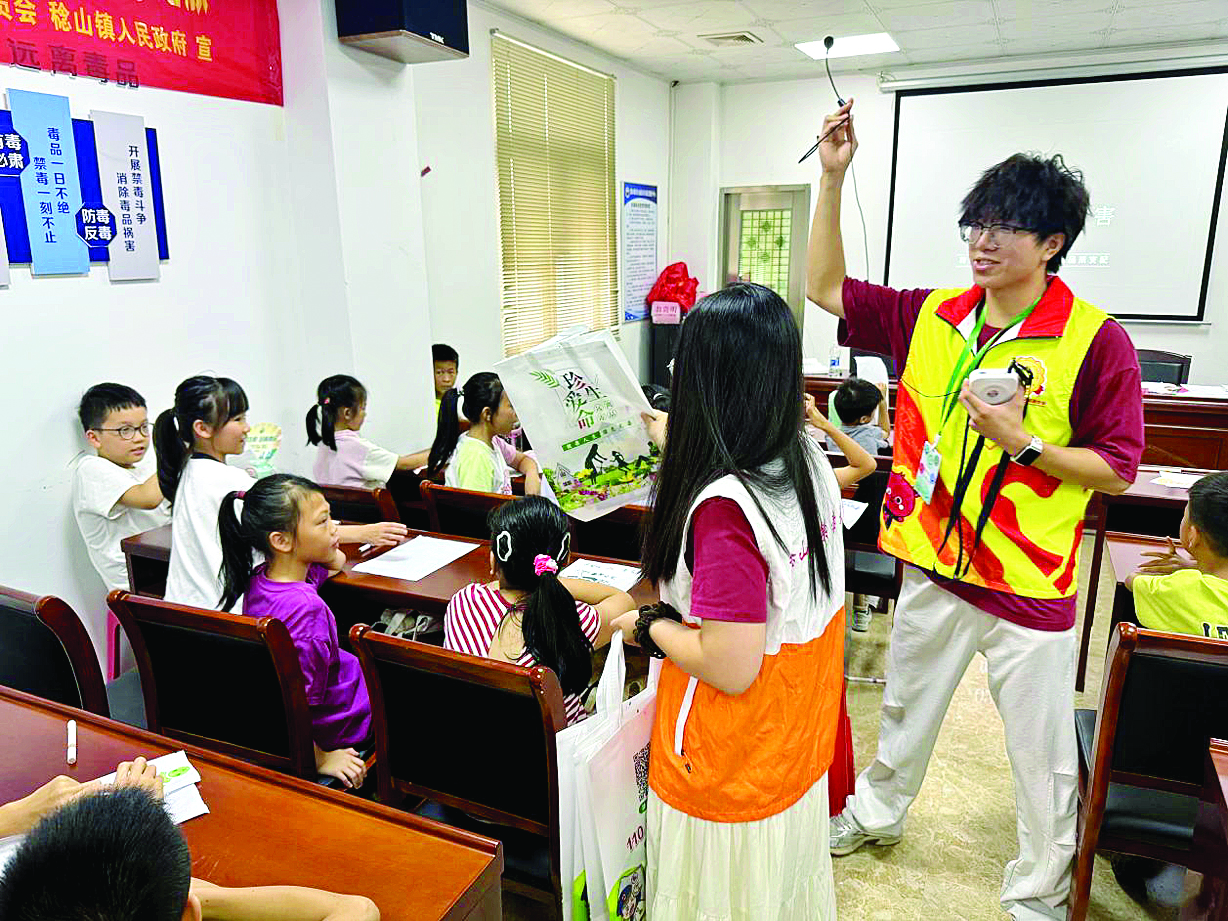 30名学生化身“禁毒小卫士”