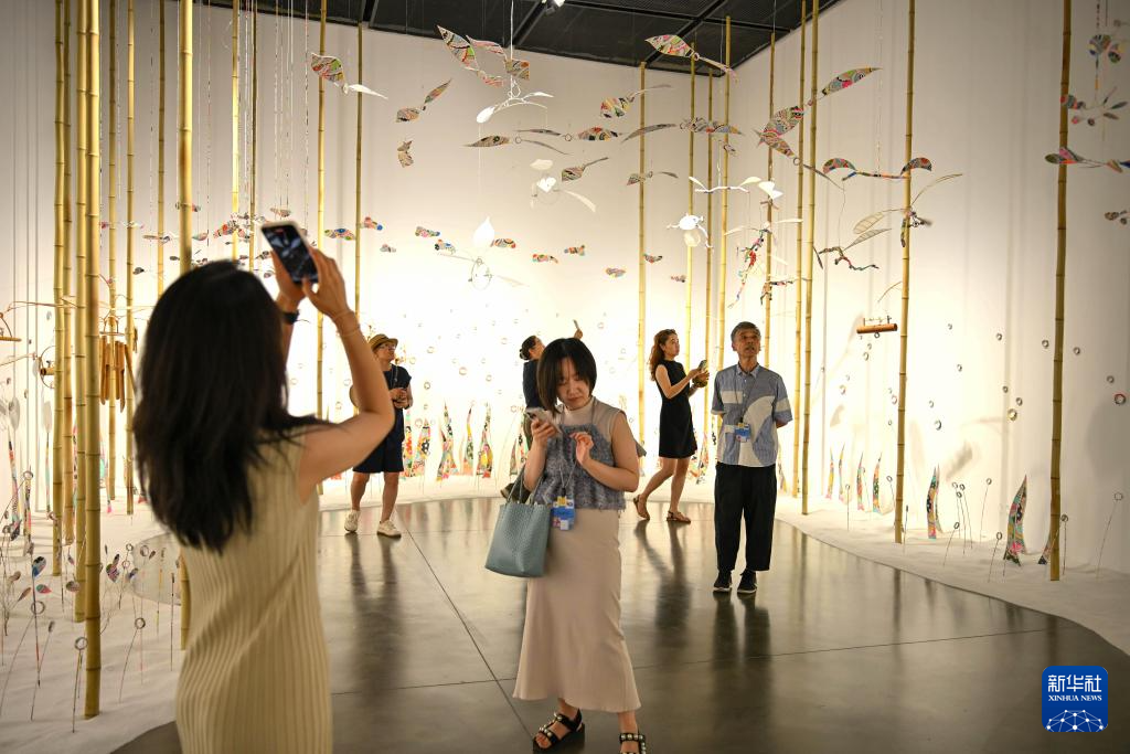银川当代美术馆十周年特展开幕